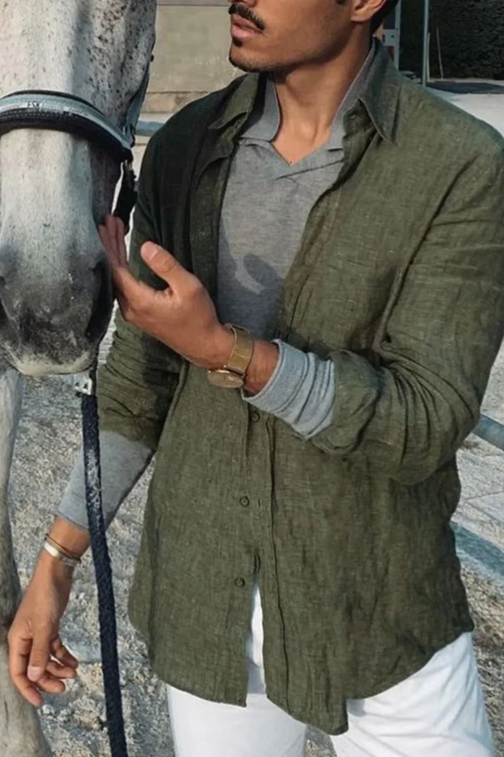 Camicia di lino da uomo a maniche lunghe dal taglio morbido con abbottonatura frontale